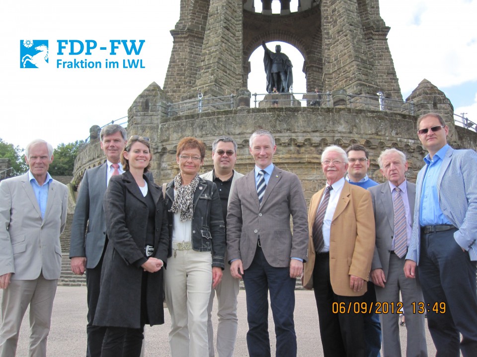 Die FDP-FW-Fraktion im LWL mit ihrem Vorsitzenden Stephen Paul (Mitte) hat sich frühzeitig für die Bauprojekte am Kaiser-Wilhelm-Denkmal stark gemacht.